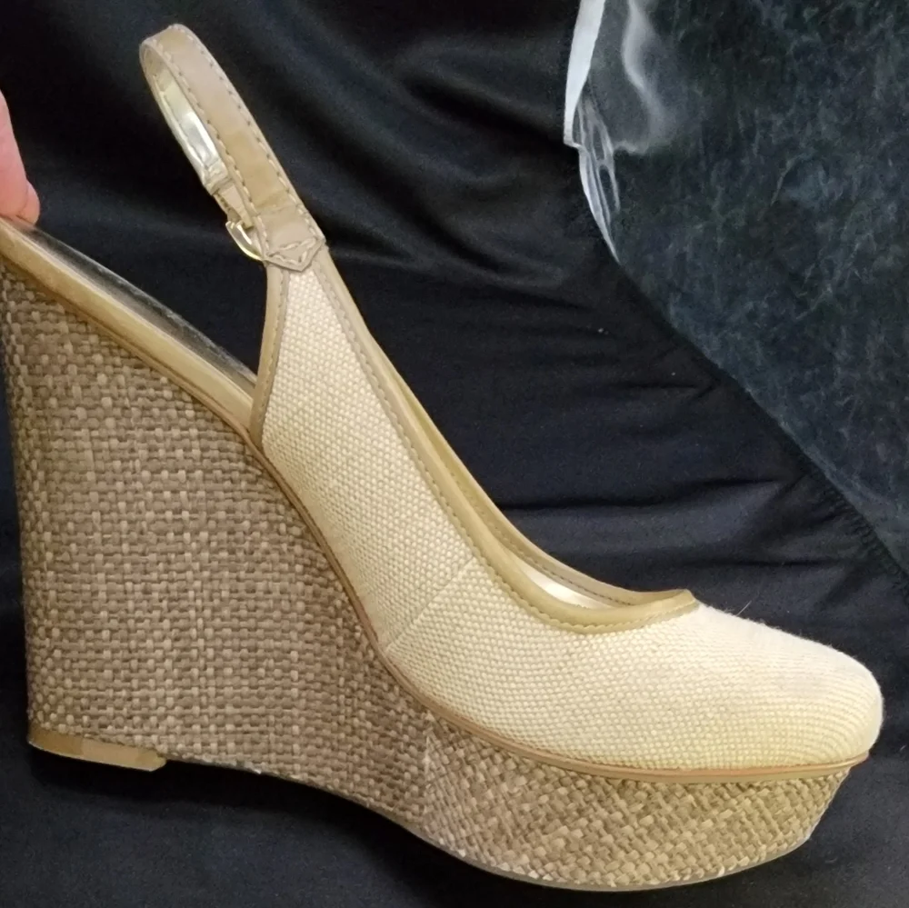 GUESS Slingback Close Toe Wedges‎ Size 9.5